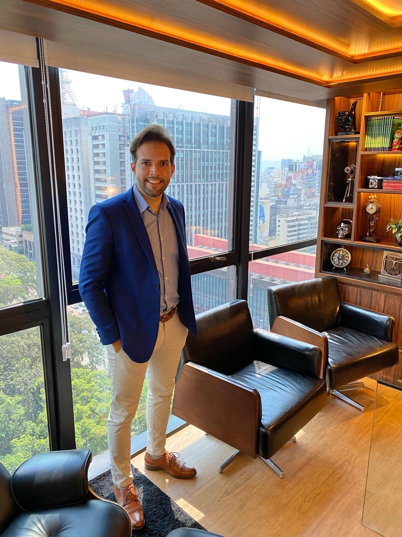 Dr. Daniel Cavalcante no consultório da Clínica Trianon, na Av. Paulista